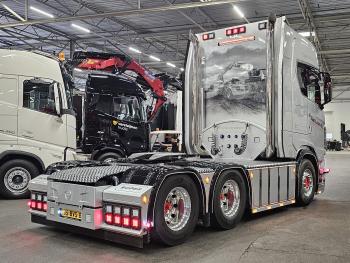 Scania R590 V8 6X4 / 2 TANKS / NL TRUCK! 80T